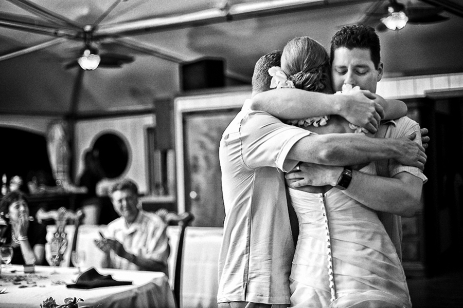 Heartfelt hugs :: Hawaii Wedding Photography