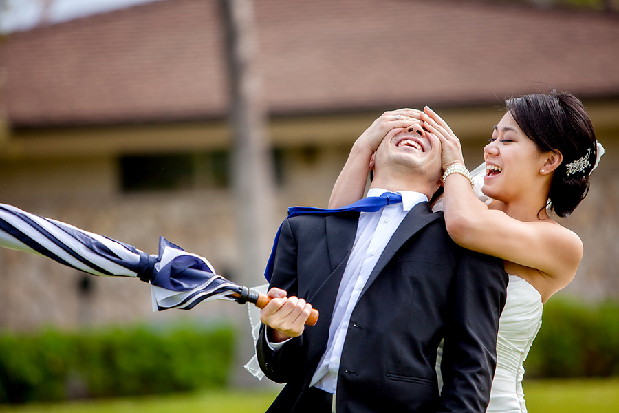 Peek a boo :: Hawaii Wedding Photography