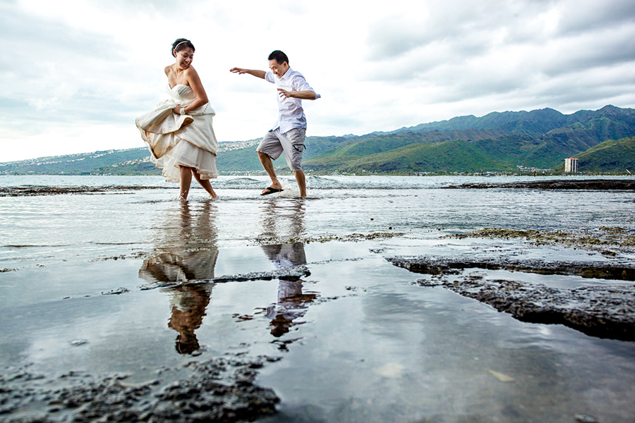 Playing on the shore :: Hawaii Wedding Photography
