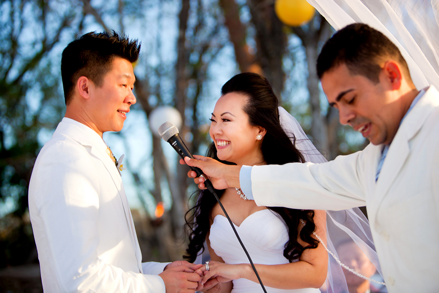 Saying vows :: Destination Wedding Photography