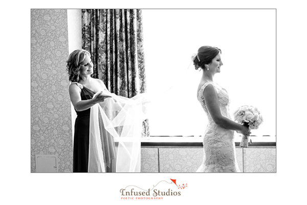 Edmonton Wedding Photographers :: Bride getting ready