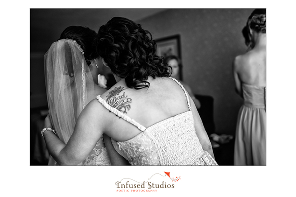 Edmonton Wedding Photographers :: Bride getting ready