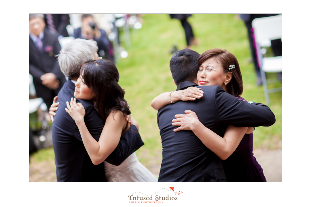 Edmonton Wedding Photography :: hugging parents