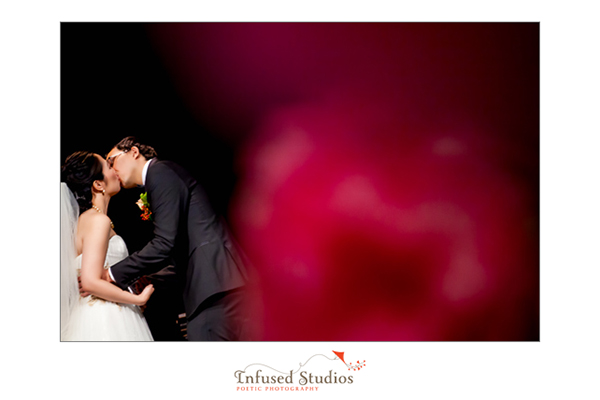 Edmonton wedding photography : first kiss