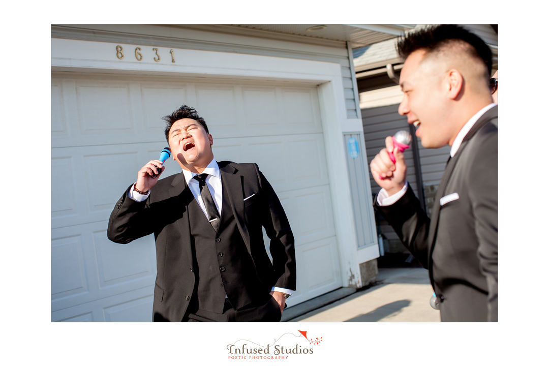 Edmonton wedding photographers capture door games