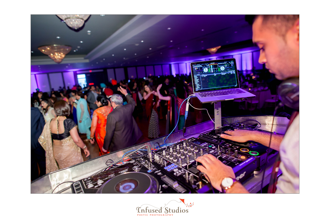 Edmonton wedding photographers :: DJ at wedding reception