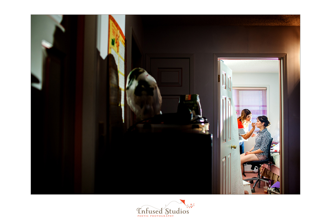 Edmonton wedding photographers :: bride getting ready