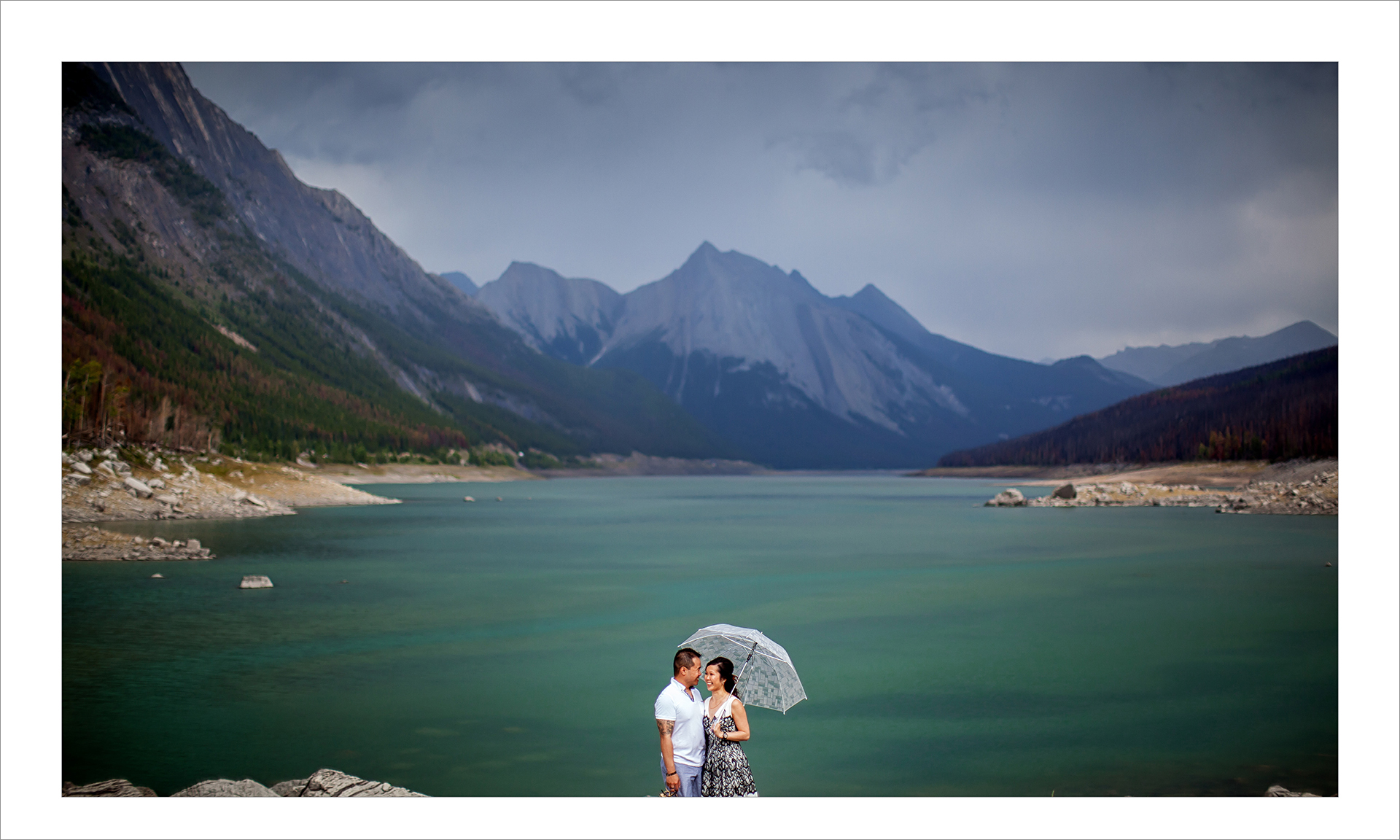 Award winning engagement photography album :: pgs 9-10 Lake